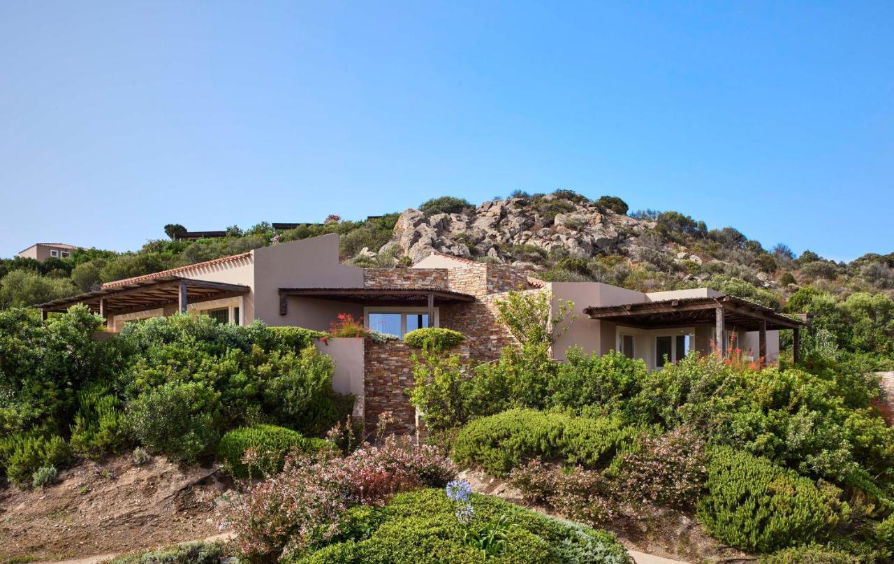 Baia Di Chia Resort Sardinia, Curio Collection By Hilton Esterno foto
