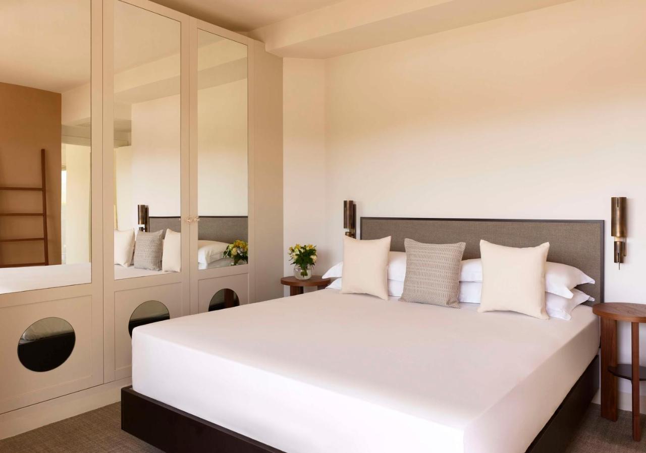 Baia Di Chia Resort Sardinia, Curio Collection By Hilton Esterno foto
