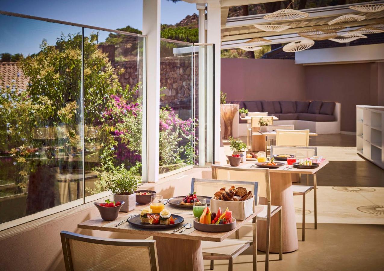 Baia Di Chia Resort Sardinia, Curio Collection By Hilton Esterno foto