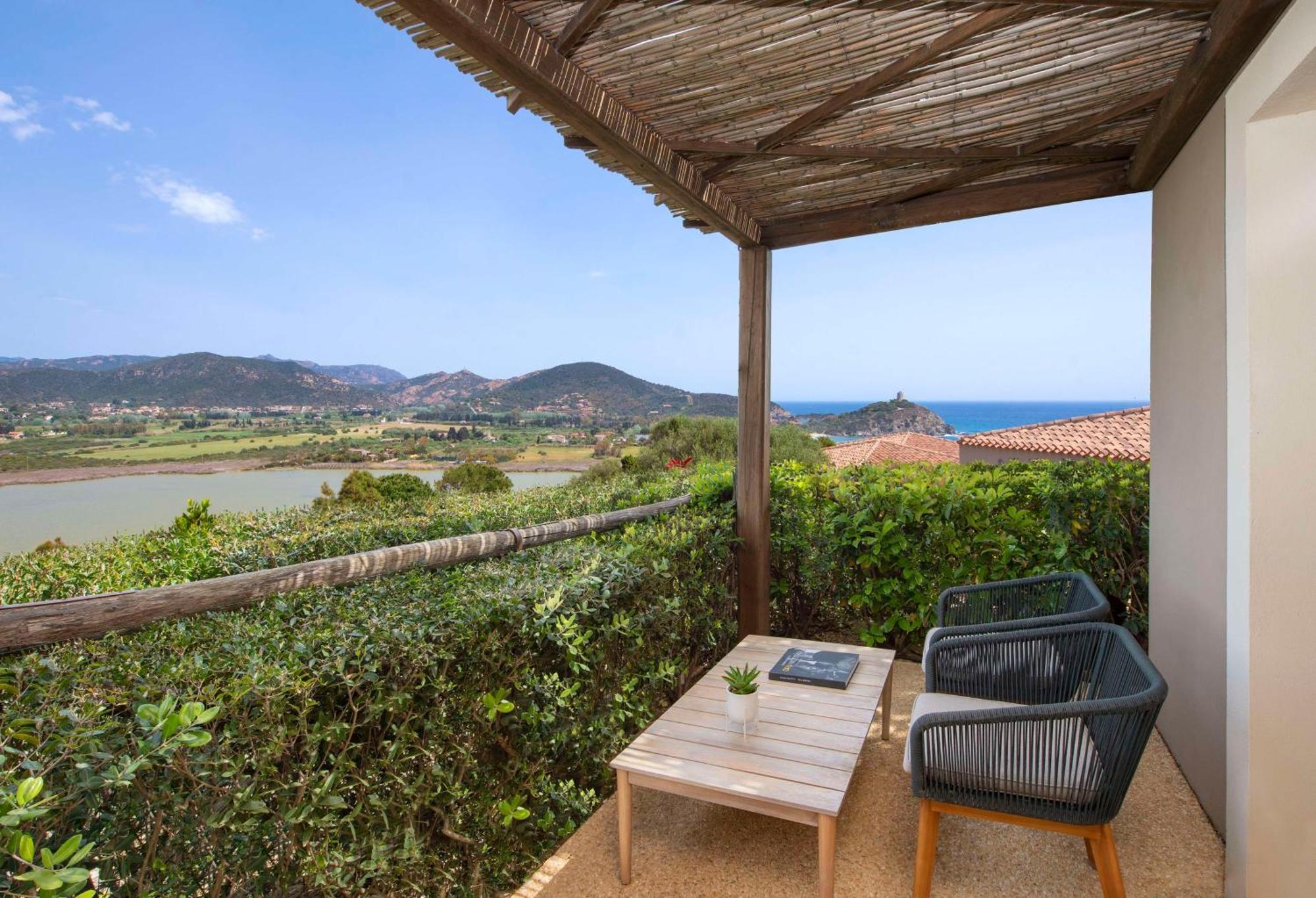 Baia Di Chia Resort Sardinia, Curio Collection By Hilton Esterno foto