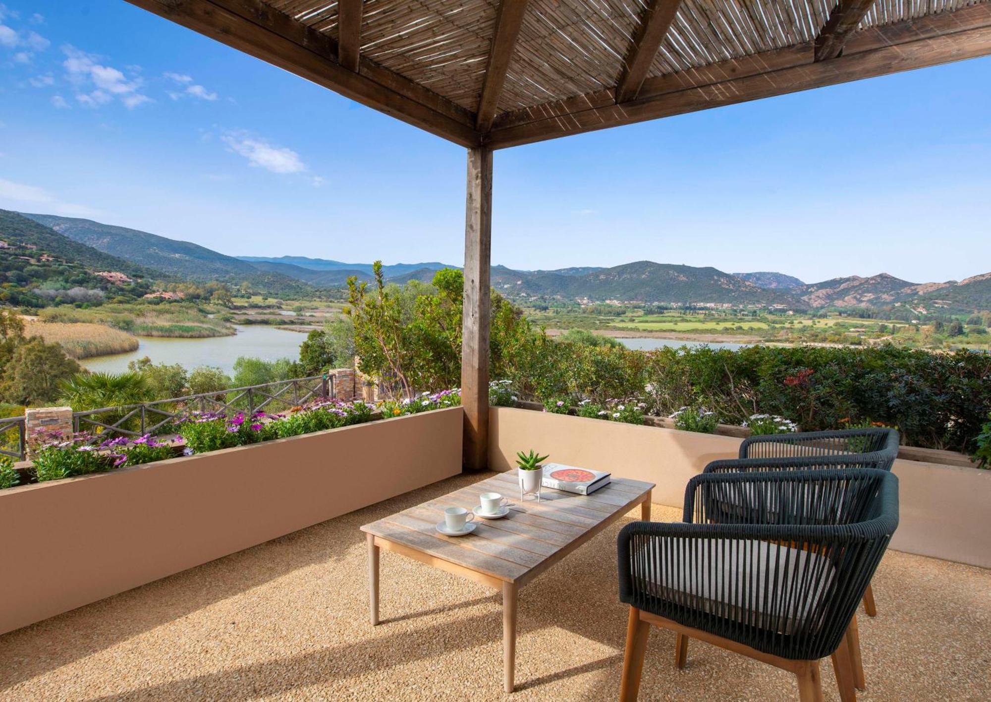 Baia Di Chia Resort Sardinia, Curio Collection By Hilton Esterno foto
