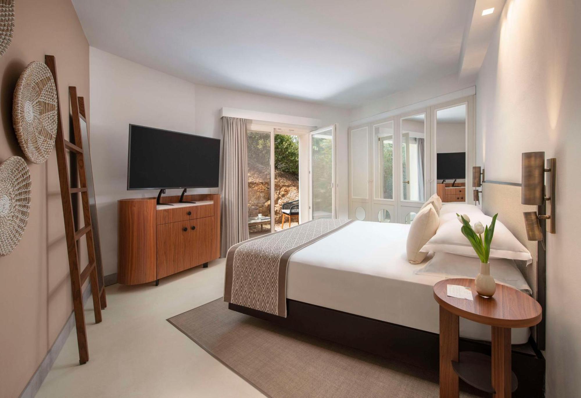 Baia Di Chia Resort Sardinia, Curio Collection By Hilton Esterno foto