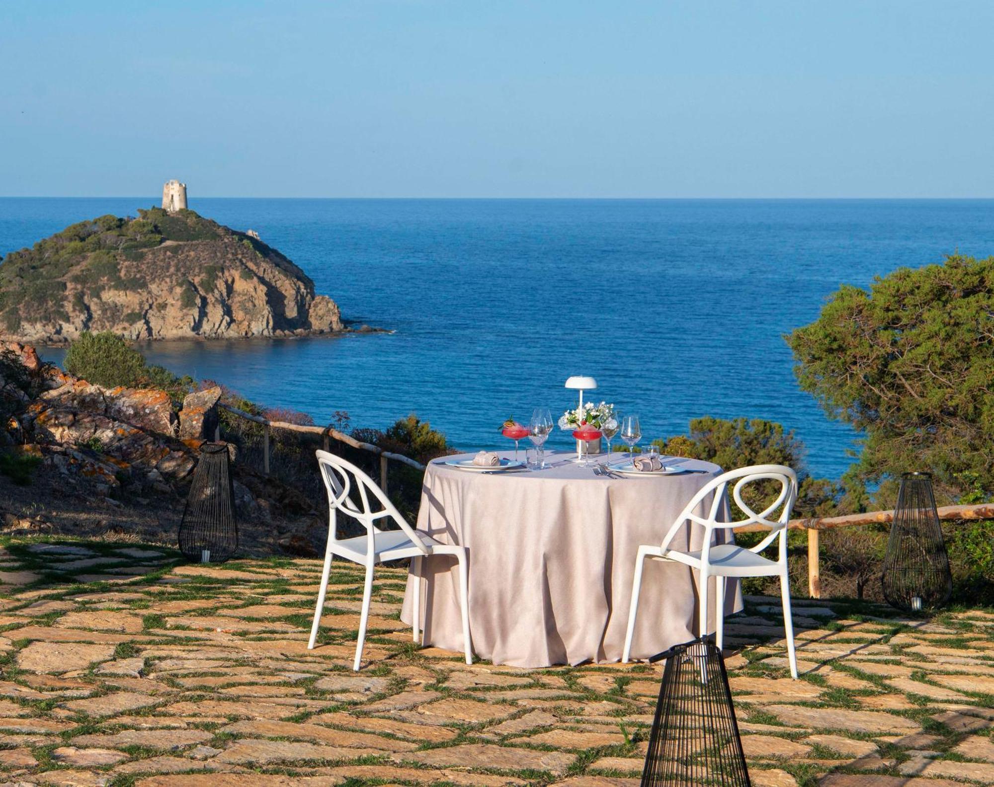 Baia Di Chia Resort Sardinia, Curio Collection By Hilton Esterno foto