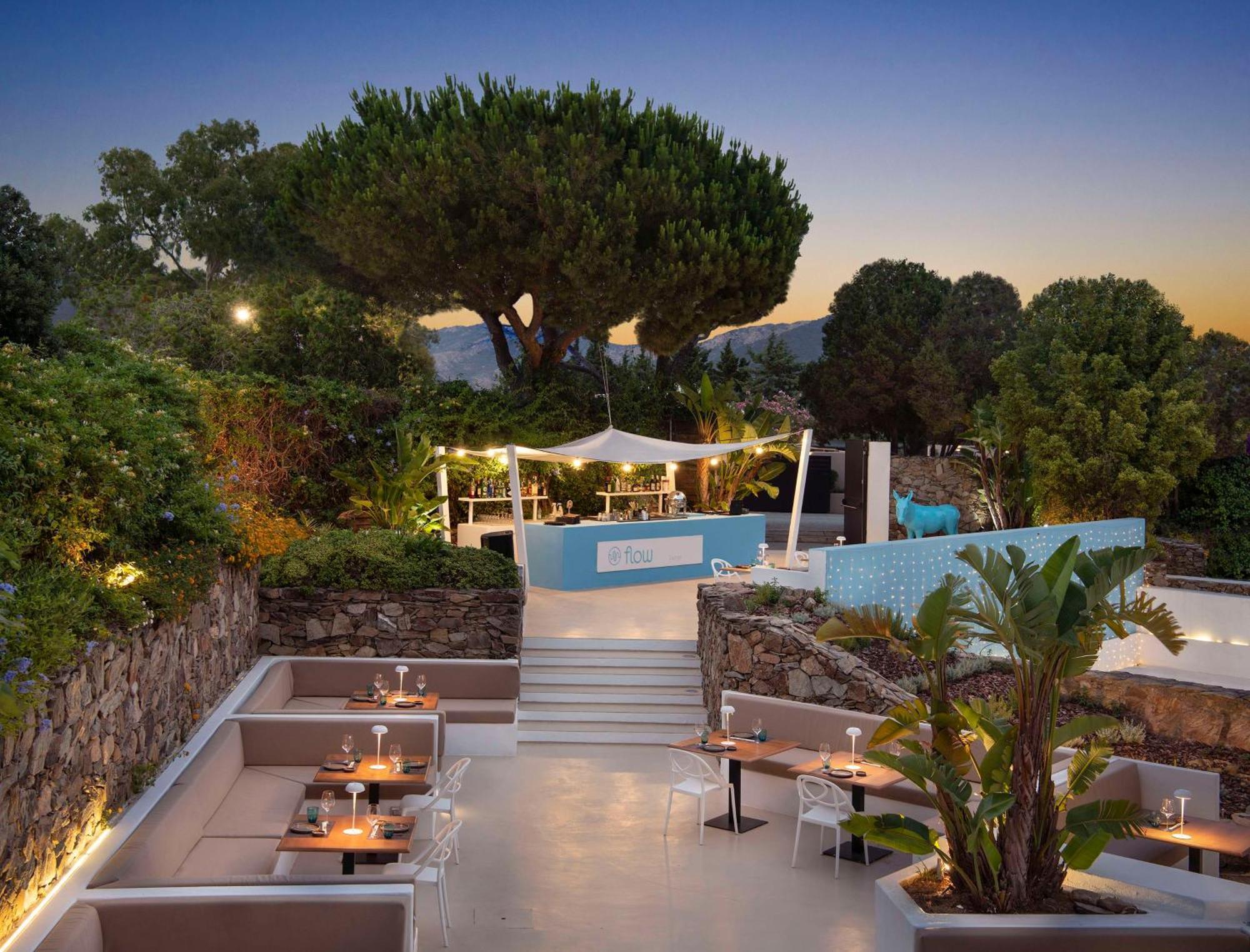 Baia Di Chia Resort Sardinia, Curio Collection By Hilton Esterno foto
